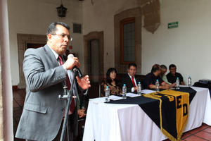 El máximo icono de la Universidad Juárez del Estado de Durango (UJED), su Edificio Central, fue el escenario perfecto donde la delegación duranguense fue abanderada, antes de partir a su compromiso en los Juegos Nacionales de Educación Media Superior.
