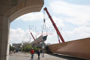 Inicia la colocación de las últimas trabes del puente Francisco Villa 