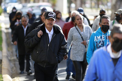 A pesar de que ha disminuido la clientela después de la pandemia, los boleros se mantienen a flote y ahora que están cumpliendo 73 años buscan lograr abrir el 40 por ciento de las bolerías que permanecen cerradas.