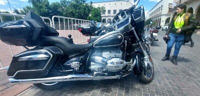 Durante hoy miércoles, muchos motociclistas estacionaron sus motocicletas en la plaza IV Centenario.