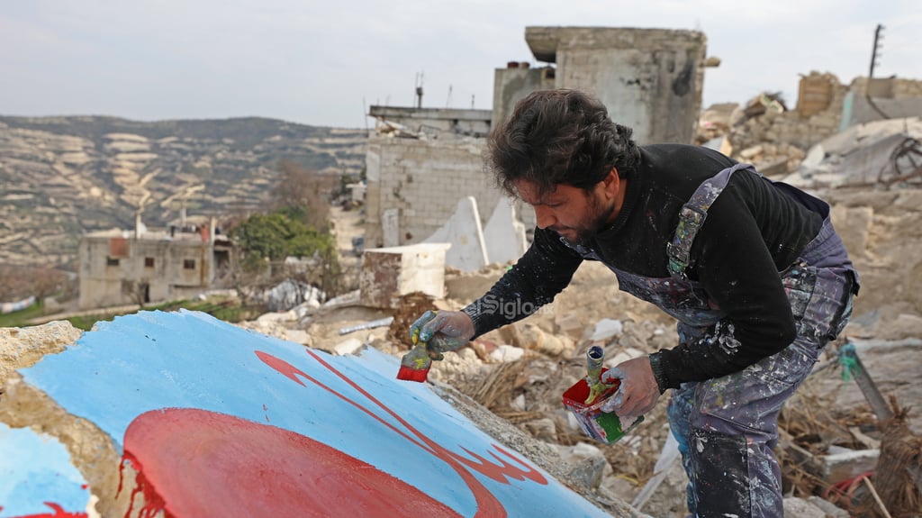 Las pinturas pretenden llamar la atención sobre el sufrimiento de las personas desplazadas en la región y el fracaso de la comunidad internacional para enviar más ayuda, según los artistas.