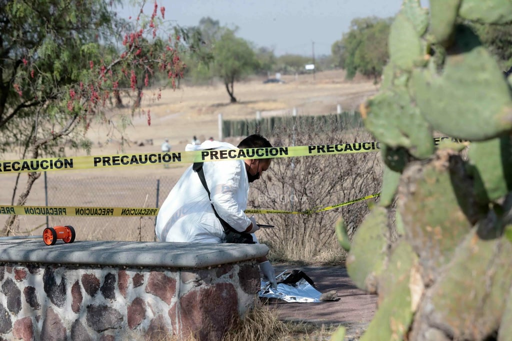 Dos personas muertas es el saldo preliminar por la caída de un globo aerostático en el perímetro de la Zona Arqueológica de Teotihuacán, en el Estado de México.