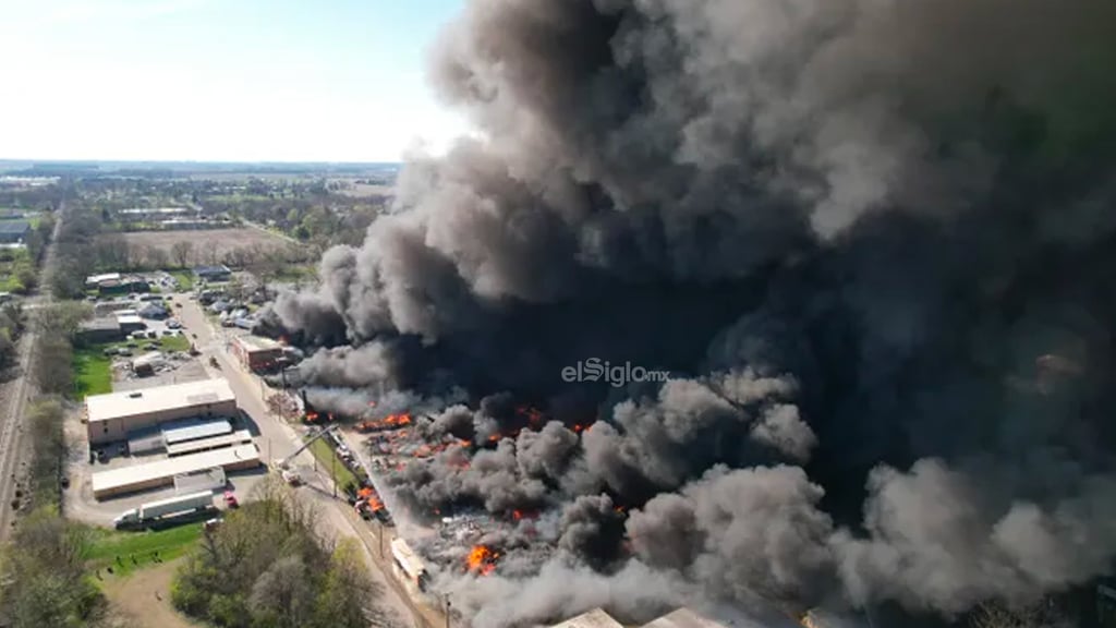 Un incendio en una planta de reciclaje en la ciudad de Richmond, en el estado de Indiana, provocó una nube tóxica que obligó a evacuar a unas 2.000 personas.
