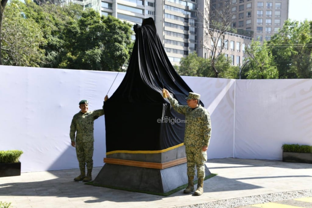 La Secretaría de la Defensa Nacional (Sedena), develó la estatua del elemento canino Proteo, que murió el 10 de febrero de este año en Turquía, debido al clima extremadamente frío en aquella nación, durante labores de búsqueda tras los sismos que se registraron en el país.