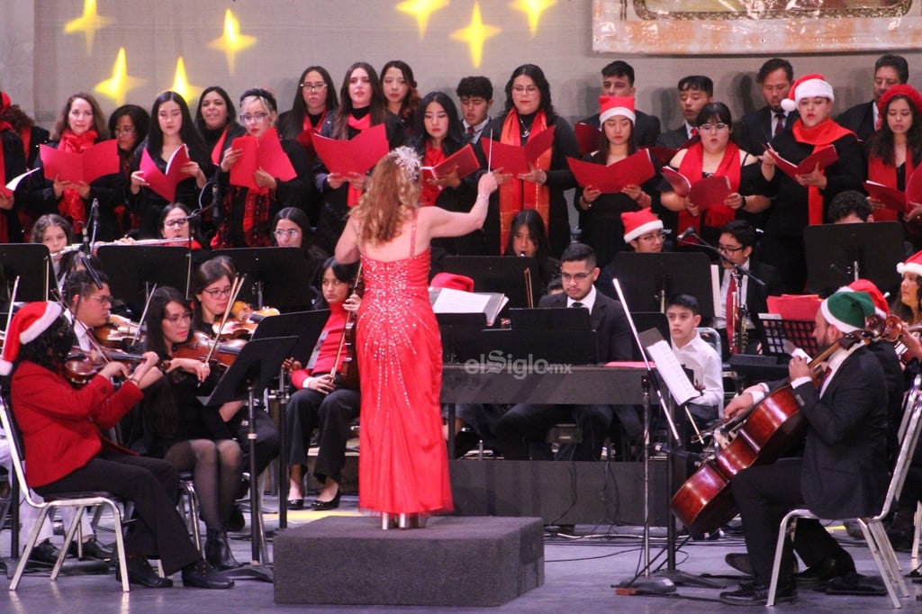 Como cada año, la Orquesta Sinfónica Cesaretti presentó en el Teatro Ricardo Castro el 'Concierto de Navidad 2023', un espectáculo musical dirigido por Clementina Cesaretti.