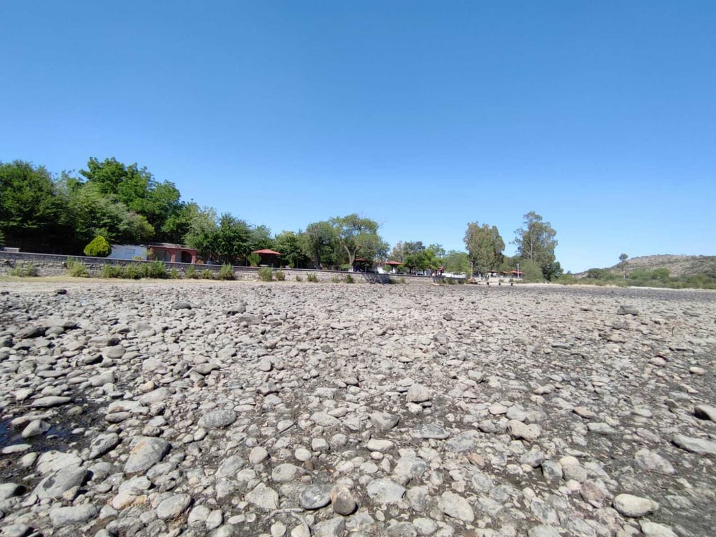 La sequía ha provocado que las presas y ríos del municipio, se encuentren a esta fecha, prácticamente vacíos, tal es el caso del río Tunal, en El Pueblito