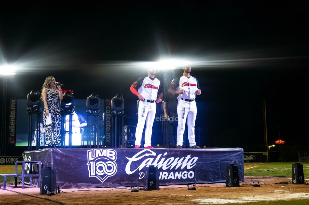 La presentación se llevó a cabo en medio de la expectativa de la noble afición duranguense que se quedó en las tribunas del Estadio Francisco Villa . La presentación se llevó a cabo en medio de la expectativa de la noble afición duranguense que se quedó en las tribunas del Estadio Francisco Villa .