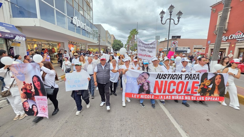 Cientos de duranguenses marcharon en Durango al grito de una sola voz… #JusticiaParaNicole