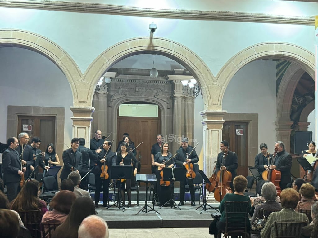 La Orquesta de Cámara de la UJED revivió al compositor argentino Astor Piazzolla en su concierto homenaje en Bellas Artes con un recinto lleno, a ocho años de haberlo presentado por primera vez.