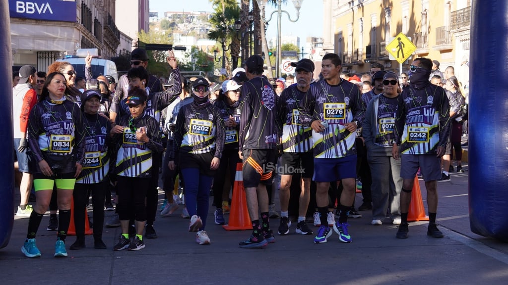 La Carrera Guardianes del Camino 4K se realizó este domingo en el Centro Histórico de Durango. Cientos de participantes recorrieron las principales avenidas en un ambiente deportivo y familiar, con dinámicas recreativas y exhibiciones de corporaciones de seguridad.