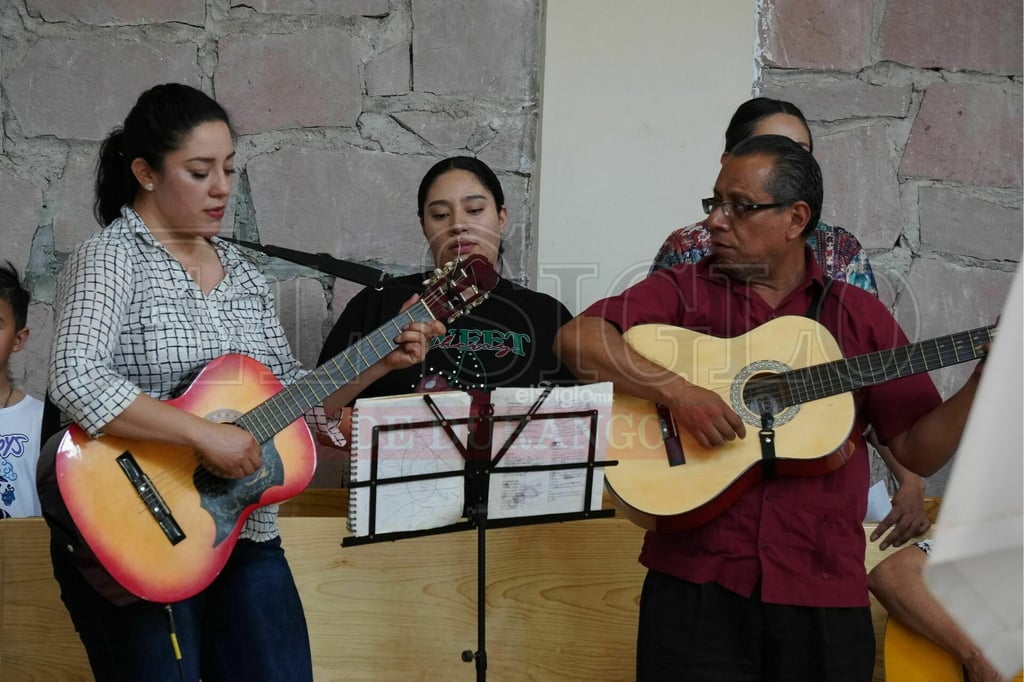 La Colonia Juan Lira Bracho marcó este 5 de abril el 40 aniversario luctuoso de Juan Lira Bracho con una misa en el Templo de Santa Cecilia, en una jornada que también coincidió con las cuatro décadas de la fundación del asentamiento creado en 1986 y que, desde entonces, ha sostenido en su nombre y en su historia un punto de identidad y cohesión para la zona oriente de Durango.