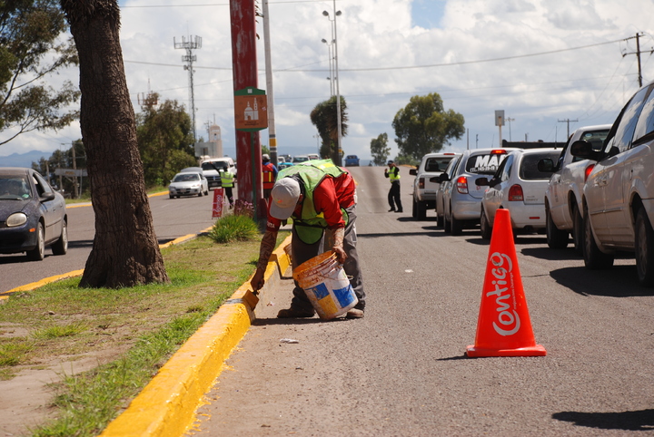 Pintan 43 mil metros de línea amarilla