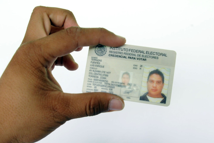Discutirán nuevo formato de la credencial del INE