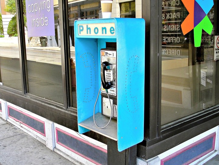 Los teléfonos públicos, camino al recuerdo