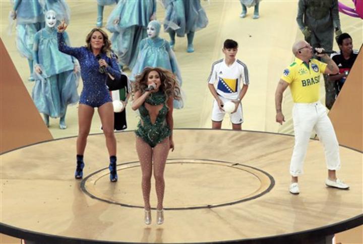 Pitbull y Jennifer López inauguran la fiesta futbolera en Brasil