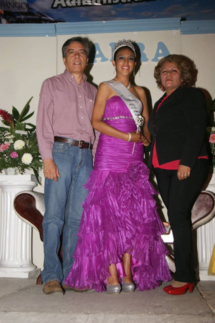 Corona Guadalupe Victoria a Reina de Antonio Amaro