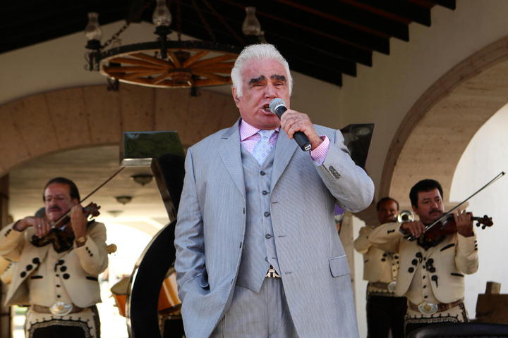 Zacatecanos esperan show de despedida de Vicente Fernández