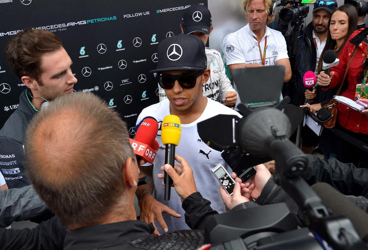 Hamilton va por la 'pole position'
