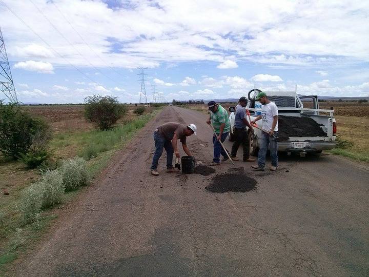 Rehabilitan caminos vecinales en Guadalupe Victoria