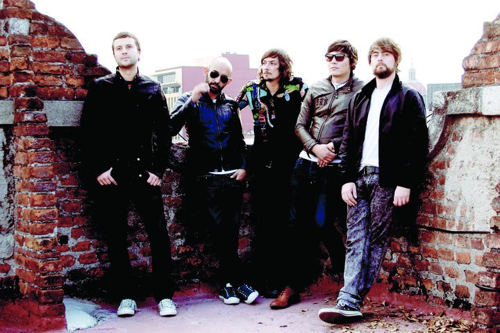 Zoé, la banda que produce su éxito