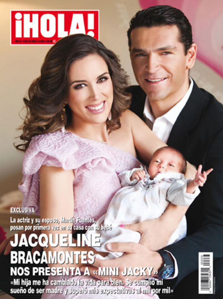 Jaqueline Bracamontes presenta a su hija Carolina
