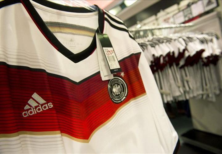 Alemania tiene camisa con 4 estrellas