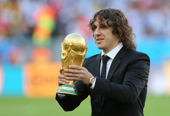 Puyol entrega la Copa del Mundo al Maracaná