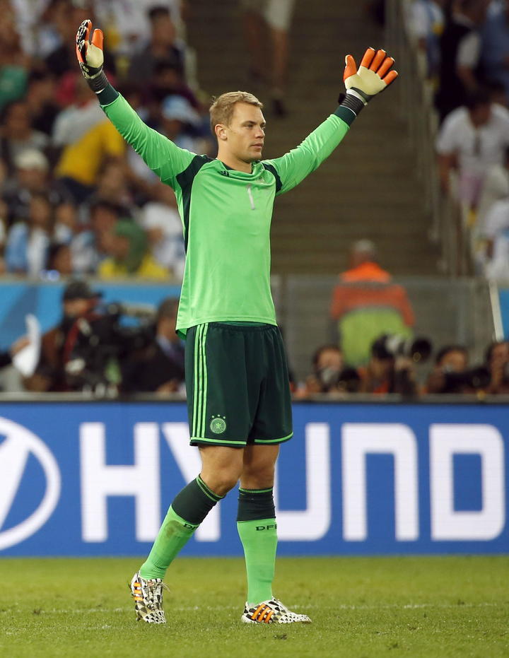 Premian a Manuel Neuer con 'Guantes de oro'