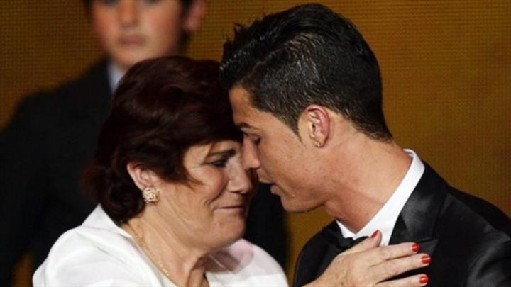 Quería abortar a Cristiano Ronaldo, revela su madre