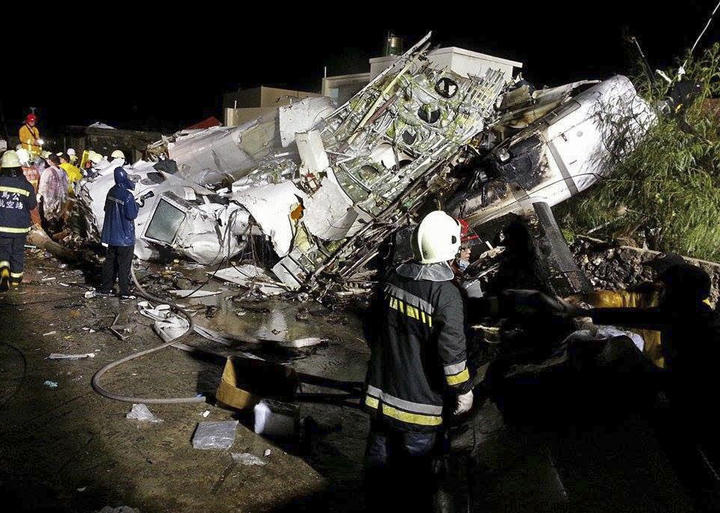 Confirma Taiwán 47 muertos tras accidente de avión