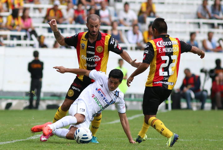 Le 'llevan Gallo' a Leones Negros
