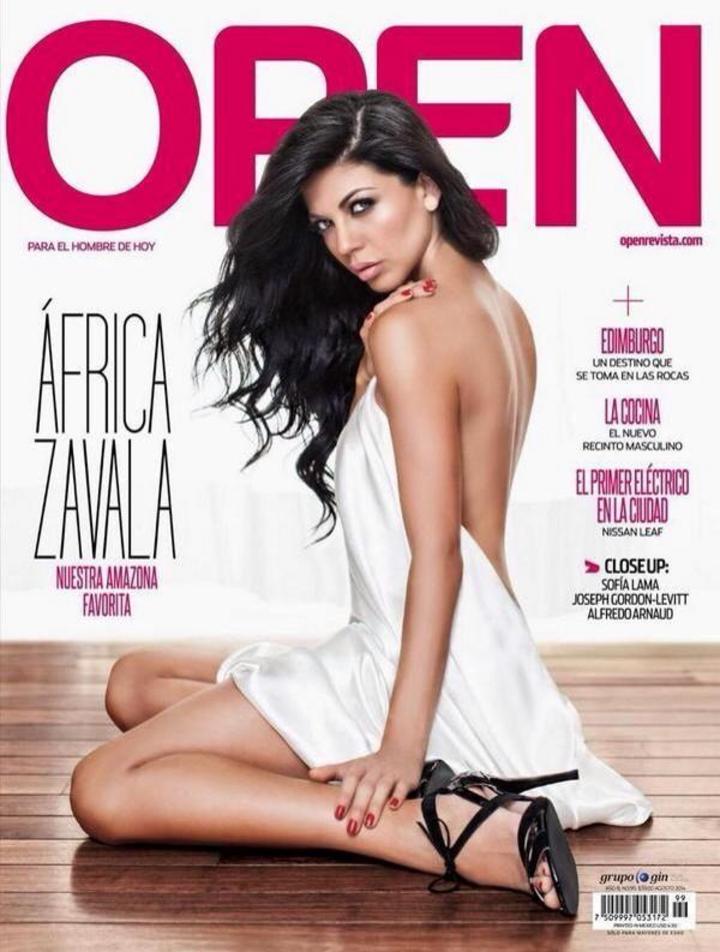 África Zavala presume su sensualidad en revista