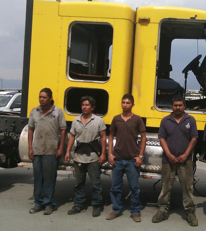 Detienen a cinco por robo de tracto camión