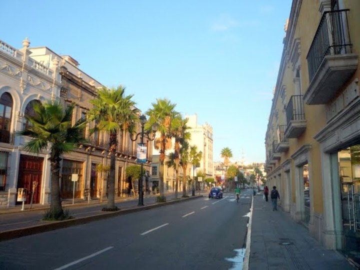 Avenida 20 de Noviembre, donde el Papa sembró su rezo