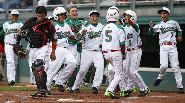 México arranca ganando
