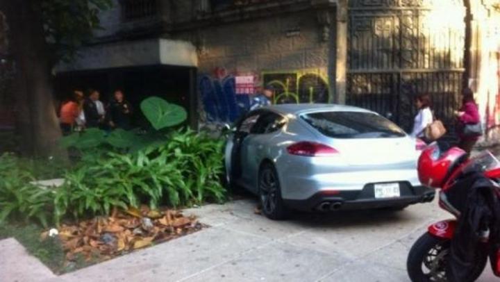 Hijo de Pedro Ferriz choca porsche de su padre y huye