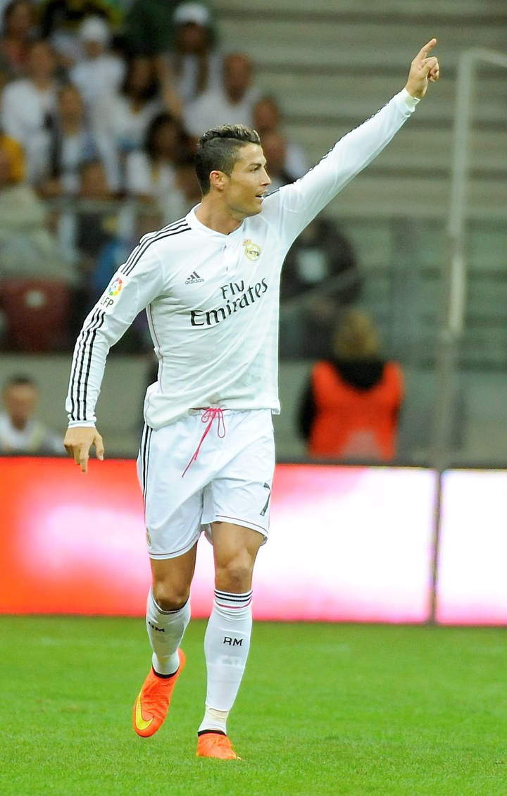 Espontáneo vestido de 'CR7' irrumpe el Madrid-Fiorentina