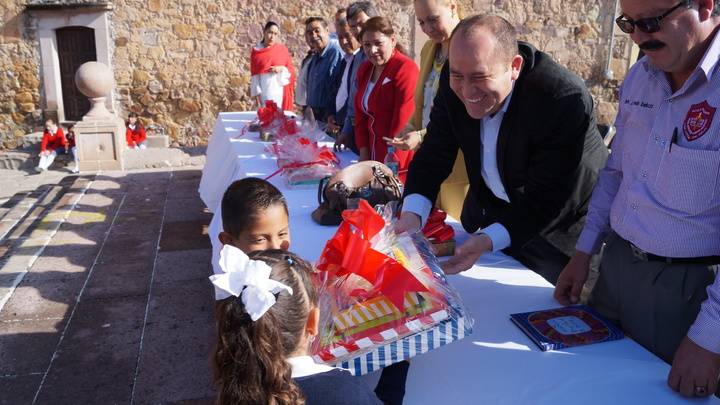 Alcalde de Sombrerete inaugura ciclo escolar