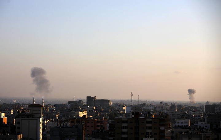 Israel bombardea Gaza tras ataques con cohetes