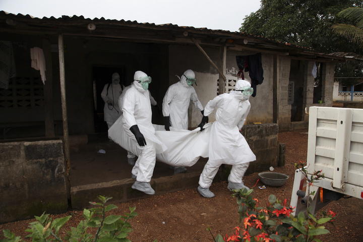 Liberia declaran toque de queda por ébola