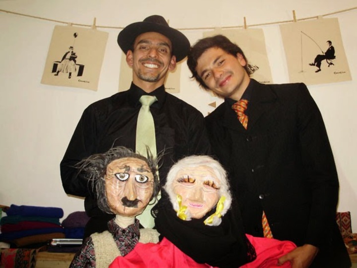 Intimus Teatro con Fantoches y Monalisas