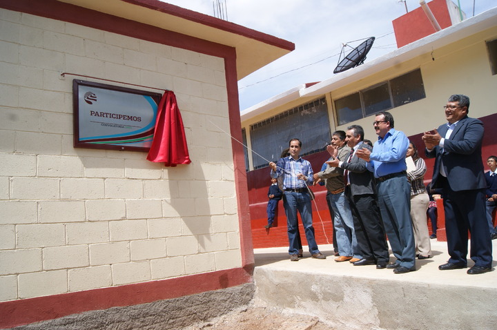 Entregan 2 aulas a telesecundaria de Sombrerete