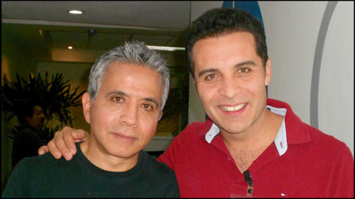 Felipe Nájera registra a su esposo en seguro médico