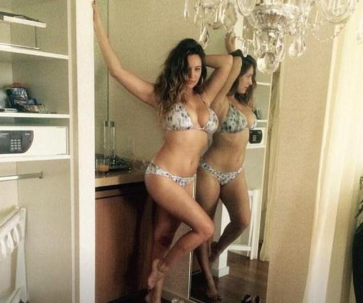 Muestra Kelly Brook sus encantos en México