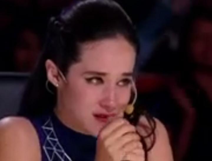 Sariñana causa revuelo en la web tras llorar en la tv