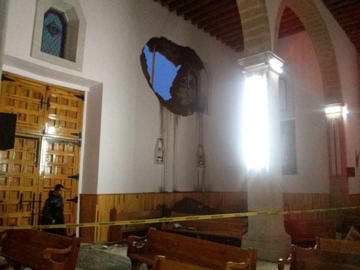 Se cae pared del templo Santiago Apóstol