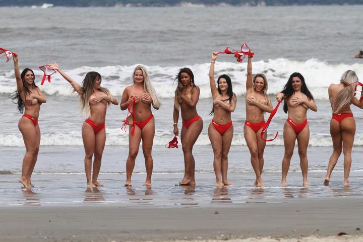 Furor por fotos de finalistas de Miss Bumbum