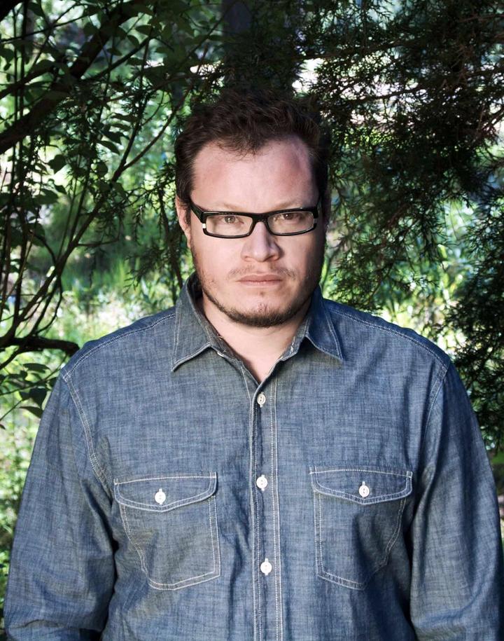 Crea Leonel García 13 videos para su nuevo disco