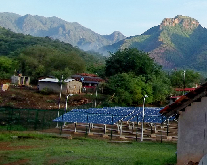 Granja solar a La Sierrita, en Santiago