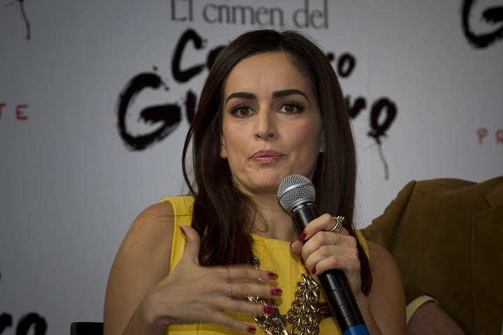 Critica Ana de la Reguera a Televisa por difusión a 'Chespirito'